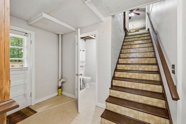 302 W Point Dr, Lafayette, TN 37083