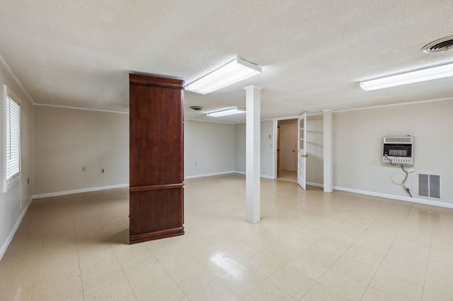 302 W Point Dr, Lafayette, TN 37083