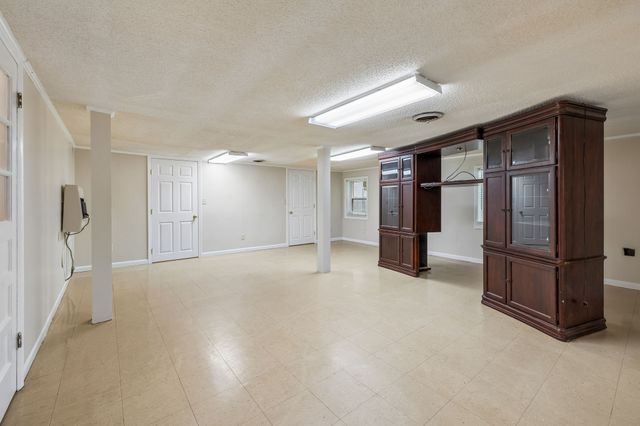 302 W Point Dr, Lafayette, TN 37083