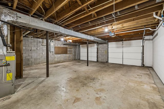 302 W Point Dr, Lafayette, TN 37083