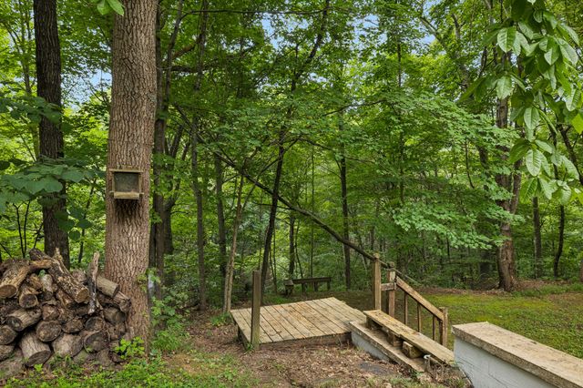 302 W Point Dr, Lafayette, TN 37083