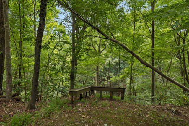 302 W Point Dr, Lafayette, TN 37083