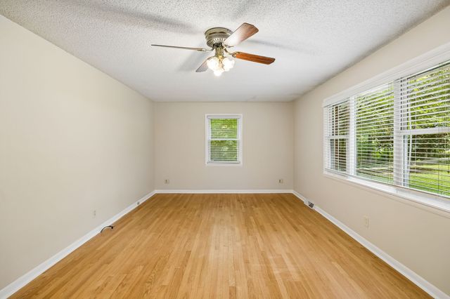 302 W Point Dr, Lafayette, TN 37083