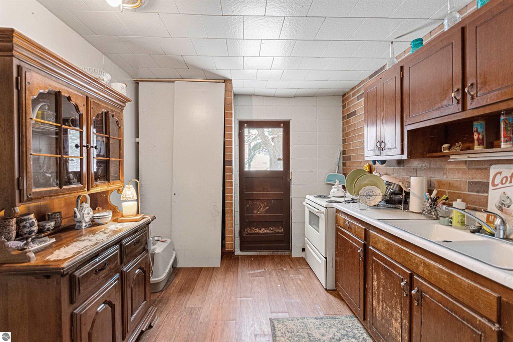 Image 10 of property listing at 1638 S Garfield Avenue, Traverse City, MI 49686