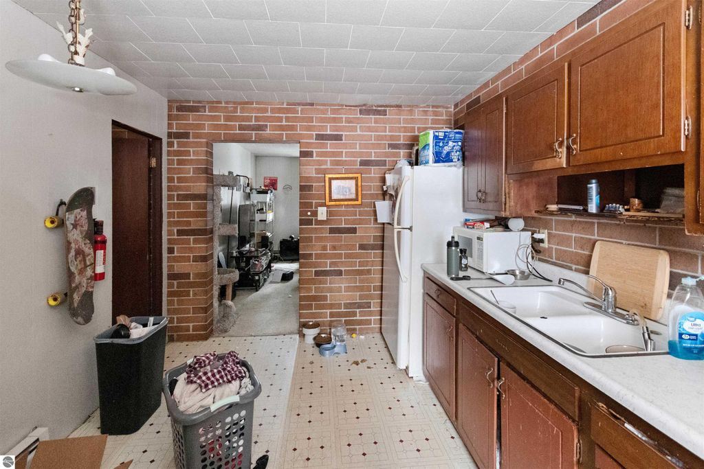 Image 11 of property listing at 1638 S Garfield Avenue, Traverse City, MI 49686