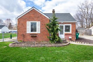 1147 Harrison Avenue, Garden City, MI 48135