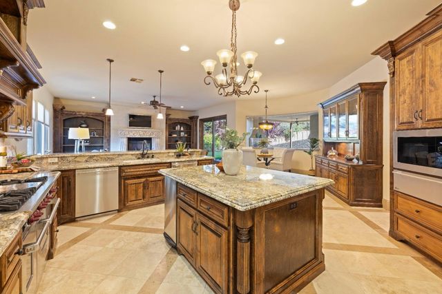 671 Avalanche Peak Way, Folsom, CA 95630