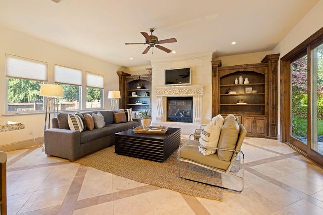 671 Avalanche Peak Way, Folsom, CA 95630