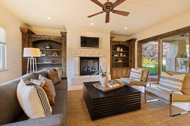 671 Avalanche Peak Way, Folsom, CA 95630