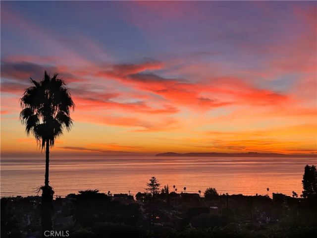 933 Coast View Drive, Laguna Beach, CA 92651