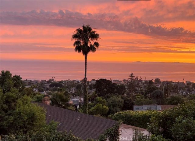 933 Coast View Drive, Laguna Beach, CA 92651