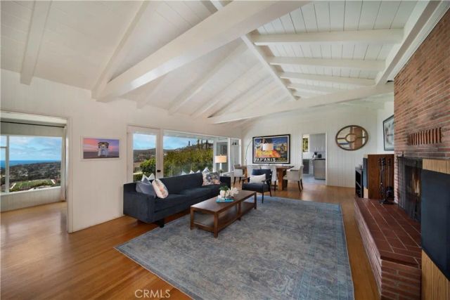 933 Coast View Drive, Laguna Beach, CA 92651