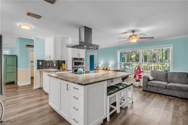 6061 Golden Oaks LN, Naples, FL 34119