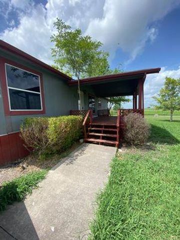 81 Roots RD, Martindale, TX 78655