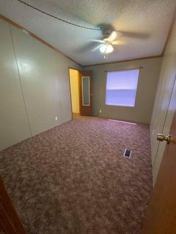 81 Roots RD, Martindale, TX 78655