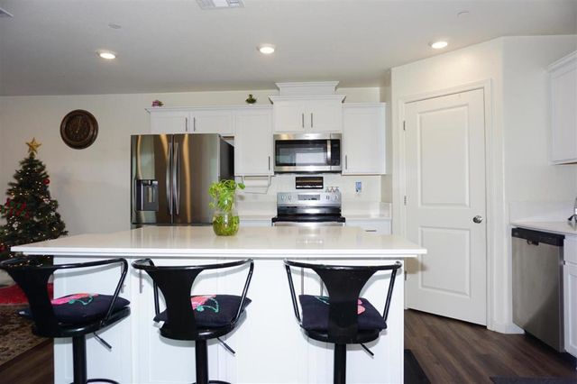 405 Greene Way, Los Banos, CA 93635