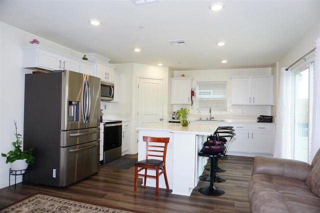 405 Greene Way, Los Banos, CA 93635