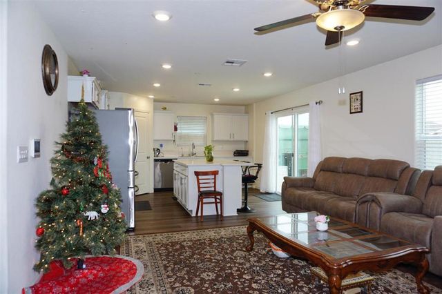 405 Greene Way, Los Banos, CA 93635