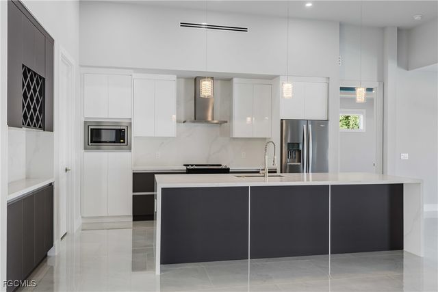 1123 NE 10th ST, Cape Coral, FL 33909