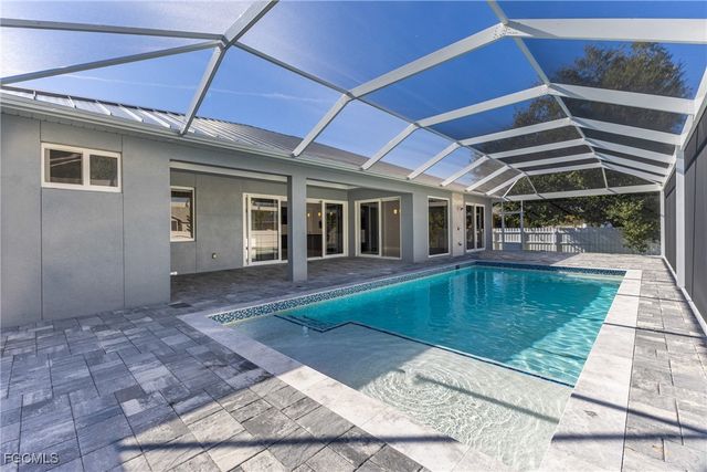 1123 NE 10th ST, Cape Coral, FL 33909