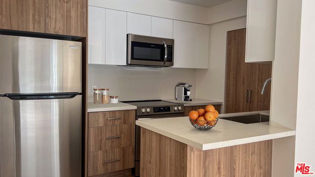 2700 Neilson Way 610, Santa Monica, CA 90405