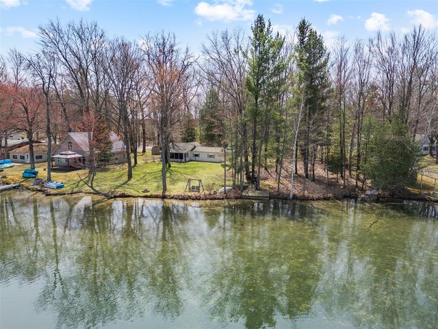 8982 W School Section Lake Drive, Mecosta, MI 49332