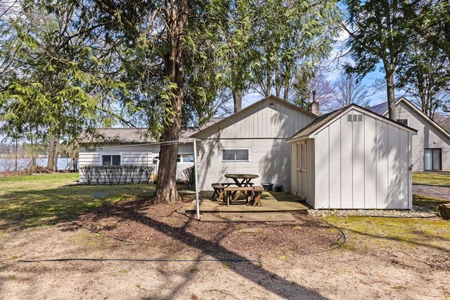 8982 W School Section Lake Drive, Mecosta, MI 49332