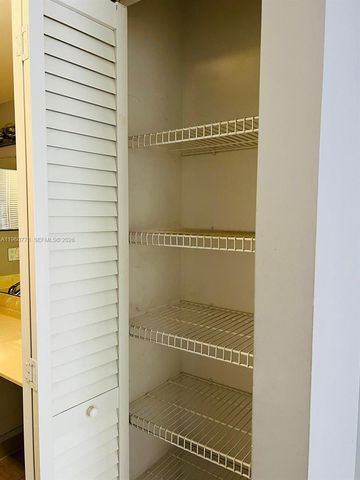 721 N Pine Island Rd 302, Plantation, FL 33324