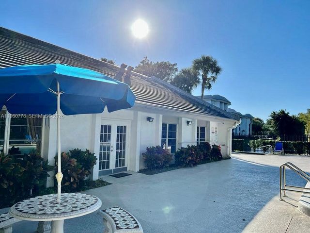 721 N Pine Island Rd 302, Plantation, FL 33324