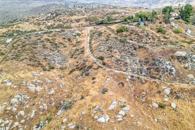 42185 Oak Canyon, Hemet, CA 92544