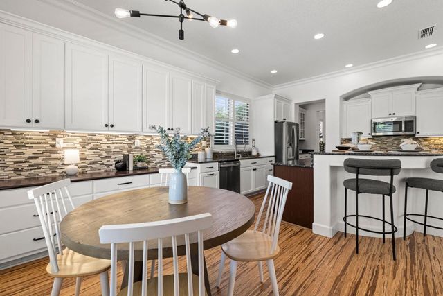 430 Woodhaven Pl, West Sacramento, CA 95605