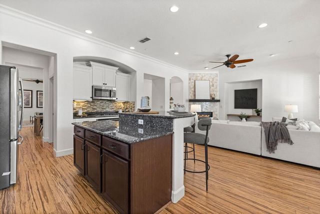 430 Woodhaven Pl, West Sacramento, CA 95605