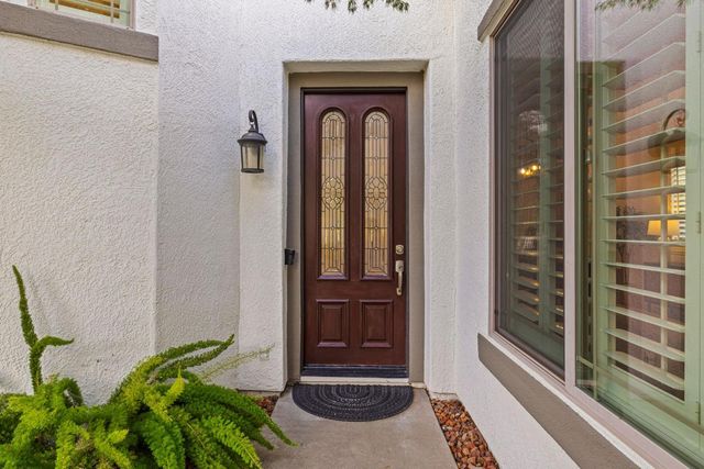 430 Woodhaven Pl, West Sacramento, CA 95605