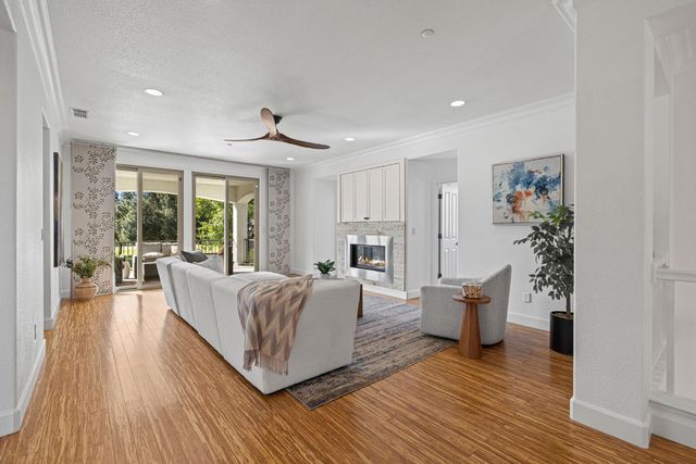 430 Woodhaven Pl, West Sacramento, CA 95605