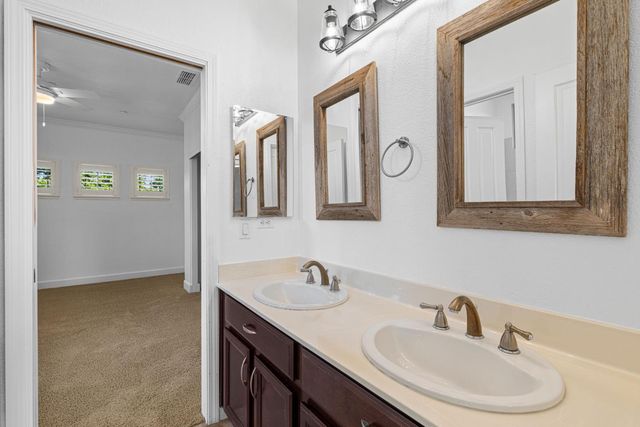 430 Woodhaven Pl, West Sacramento, CA 95605