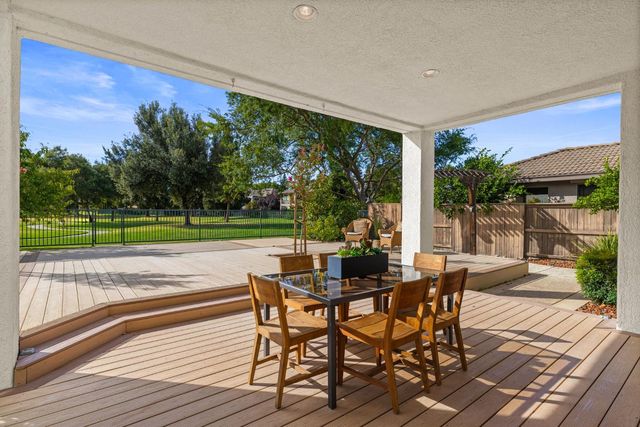 430 Woodhaven Pl, West Sacramento, CA 95605
