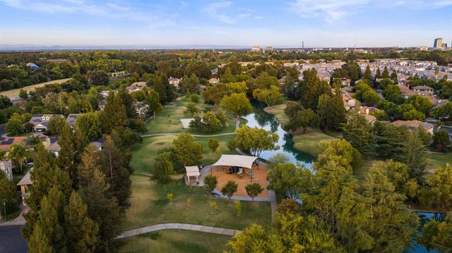 430 Woodhaven Pl, West Sacramento, CA 95605