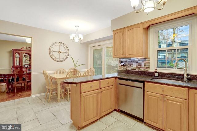 8705 SIDE SADDLE RD, Springfield, VA 22152