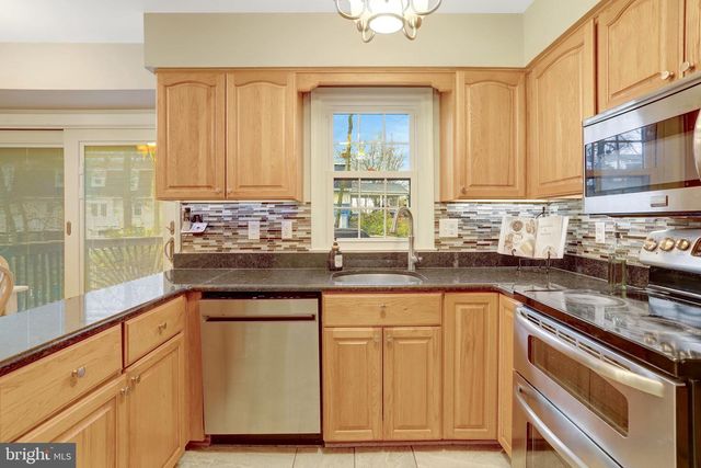 8705 SIDE SADDLE RD, Springfield, VA 22152