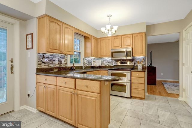 8705 SIDE SADDLE RD, Springfield, VA 22152