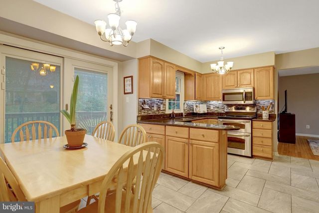 8705 SIDE SADDLE RD, Springfield, VA 22152