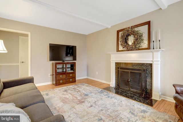 8705 SIDE SADDLE RD, Springfield, VA 22152