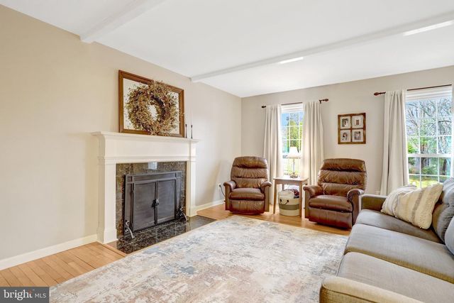 8705 SIDE SADDLE RD, Springfield, VA 22152