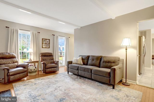 8705 SIDE SADDLE RD, Springfield, VA 22152