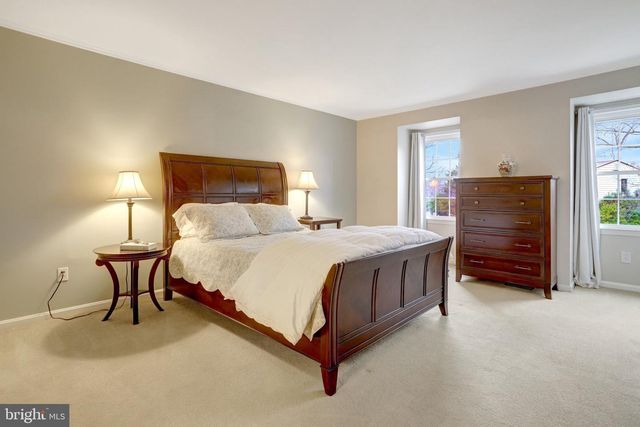 8705 SIDE SADDLE RD, Springfield, VA 22152