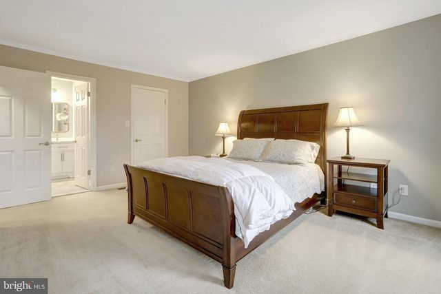 8705 SIDE SADDLE RD, Springfield, VA 22152