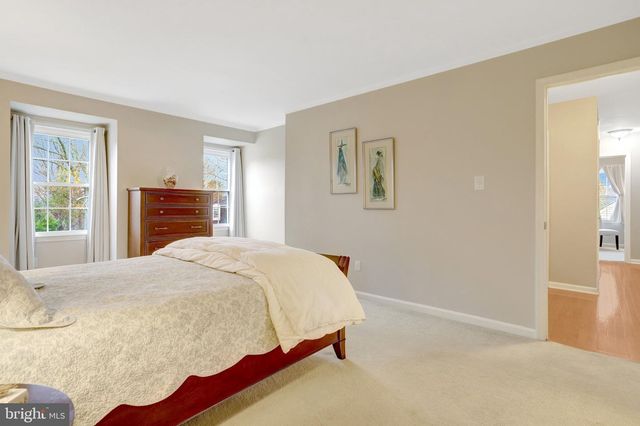 8705 SIDE SADDLE RD, Springfield, VA 22152