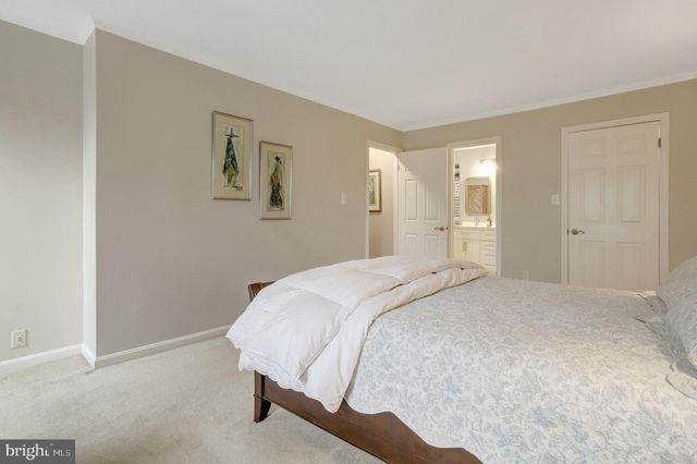 8705 SIDE SADDLE RD, Springfield, VA 22152