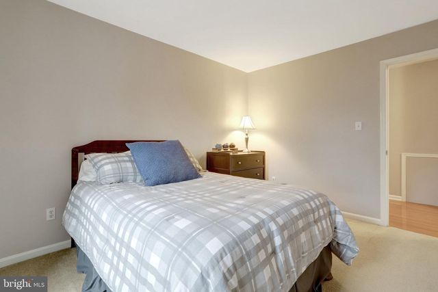 8705 SIDE SADDLE RD, Springfield, VA 22152