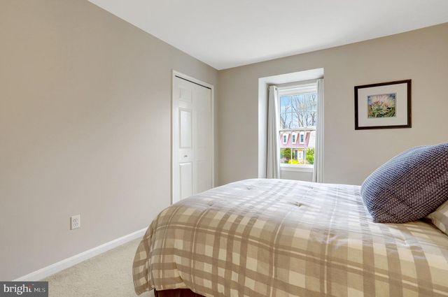 8705 SIDE SADDLE RD, Springfield, VA 22152